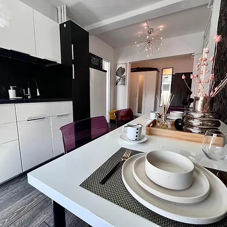 Flh Liberty - 2 Queen Beds, Balcony & Free Parking *