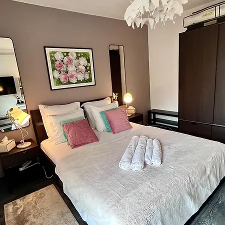 Flh Liberty - 2 Queen Beds, Balcony & Free Parking