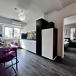 Apartment Flh Liberty - 2 Queen Beds, Balcony & Free Parking Constanta