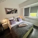 Apartment Flh Liberty - 2 Queen Beds, Balcony & Free Parking *