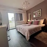 Apartment Flh Liberty - 2 Queen Beds, Balcony & Free Parking