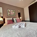 Flh Liberty - 2 Queen Beds, Balcony & Free Parking Apartment *