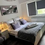 Apartment Flh Liberty - 2 Queen Beds, Balcony & Free Parking *