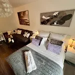 Flh Liberty - 2 Queen Beds, Balcony & Free Parking Apartment *