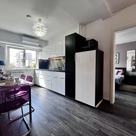 Apartment Flh Liberty - 2 Queen Beds, Balcony & Free Parking Constanta