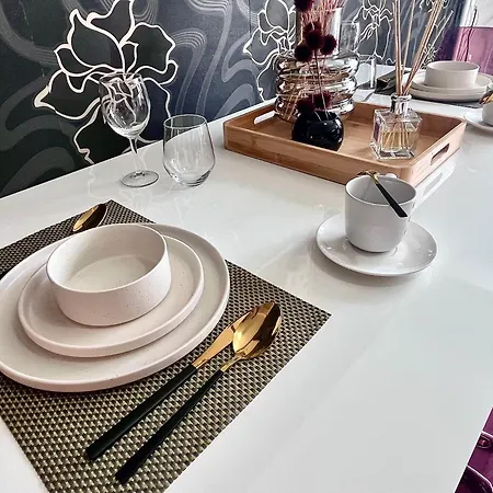 Apartment Flh Liberty - 2 Queen Beds, Balcony & Free Parking Constanta