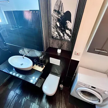 Apartment Flh Liberty - 2 Queen Beds, Balcony & Free Parking *