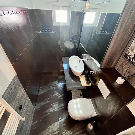 Flh Liberty - 2 Queen Beds, Balcony & Free Parking Apartment *