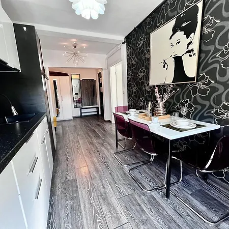 Flh Liberty - 2 Queen Beds, Balcony & Free Parking * Constanta