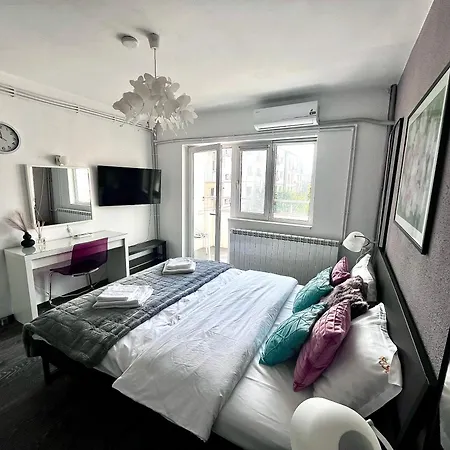 Flh - Liberty With Balcony & Free Parking *