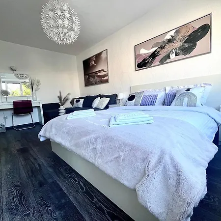 Flh - Liberty With Balcony & Free Parking Apartment