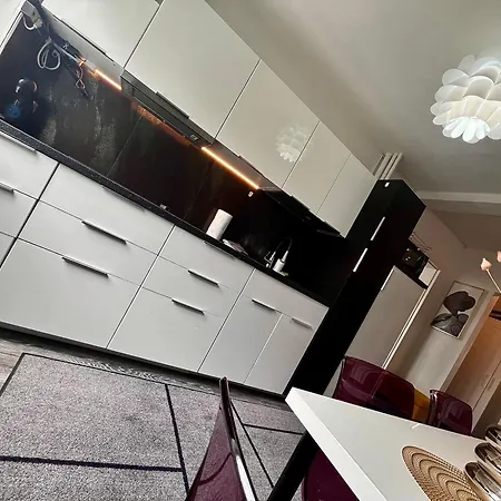 Flh - Liberty With Balcony & Free Parking Apartment