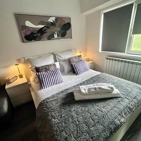 Flh Liberty - 2 Queen Beds, Balcony & Free Parking Apartment