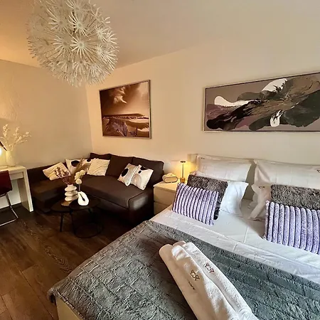 Flh Liberty - 2 Queen Beds, Balcony & Free Parking شقة كونستانتا