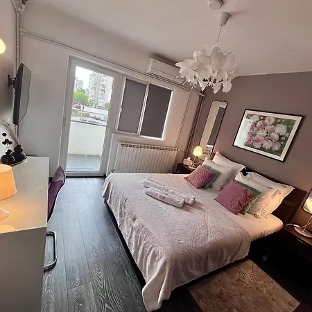 Flh Liberty - 2 Queen Beds, Balcony & Free Parking شقة كونستانتا