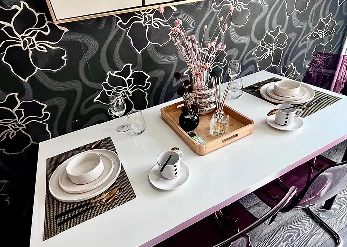 Flh Liberty - 2 Queen Beds, Balcony & Free Parking コンスタンツァ