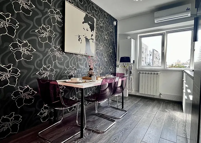 Flh Liberty - 2 Queen Beds, Balcony & Free Parking コンスタンツァ