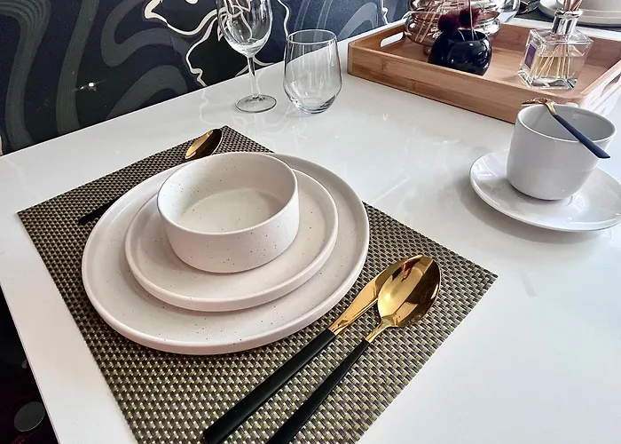 Flh Liberty - 2 Queen Beds, Balcony & Free Parking アパート