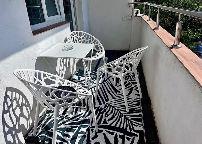 Flh Liberty - 2 Queen Beds, Balcony & Free Parking