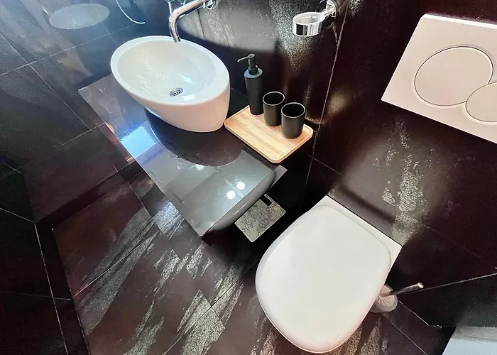 Flh Liberty - 2 Queen Beds, Balcony & Free Parking コンスタンツァ