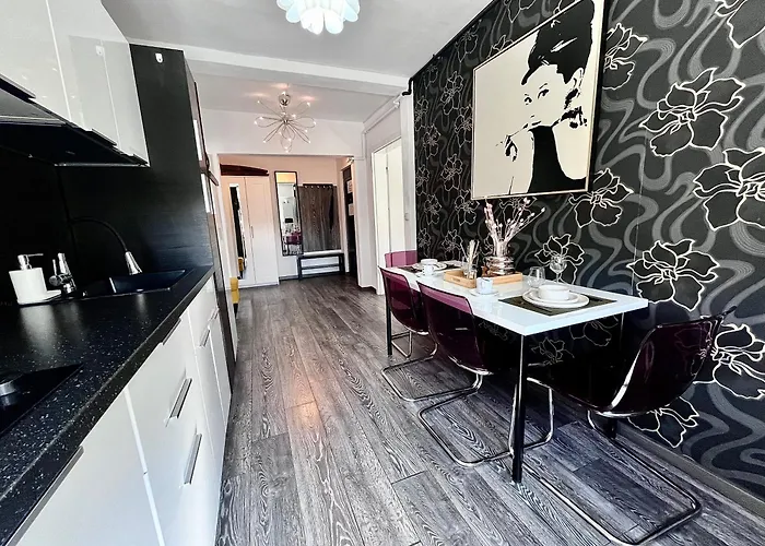 Flh Liberty - 2 Queen Beds, Balcony & Free Parking * コンスタンツァ