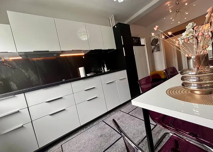 Flh Liberty - 2 Queen Beds, Balcony & Free Parking アパート コンスタンツァ