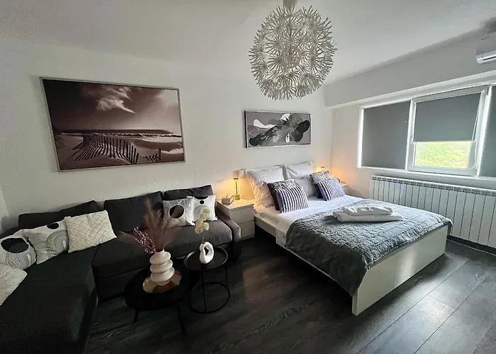 Flh Liberty - 2 Queen Beds, Balcony & Free Parking アパート コンスタンツァ