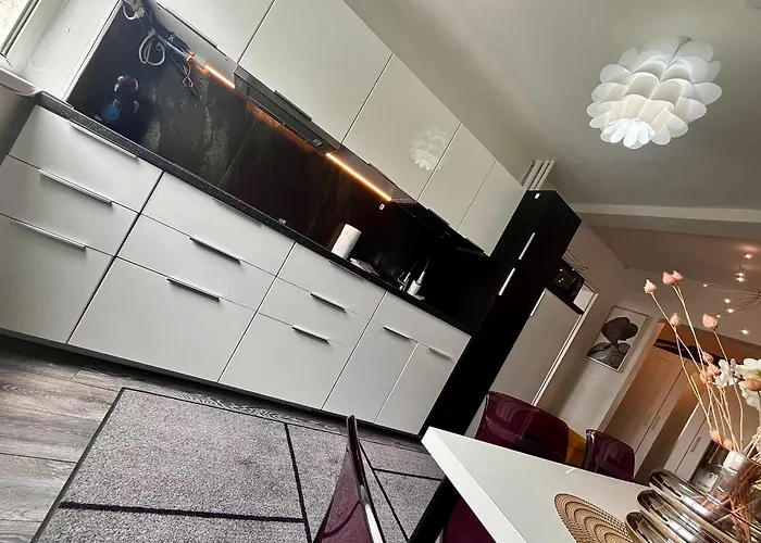 Flh Liberty - 2 Queen Beds, Balcony & Free Parking アパート