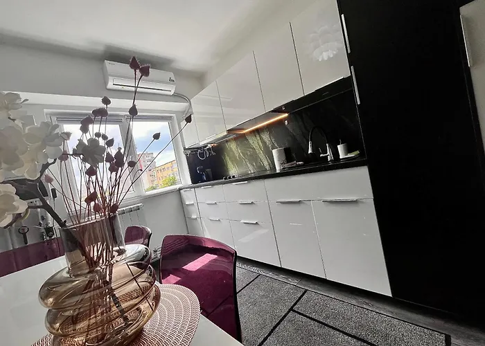 Flh Liberty - 2 Queen Beds, Balcony & Free Parking コンスタンツァ