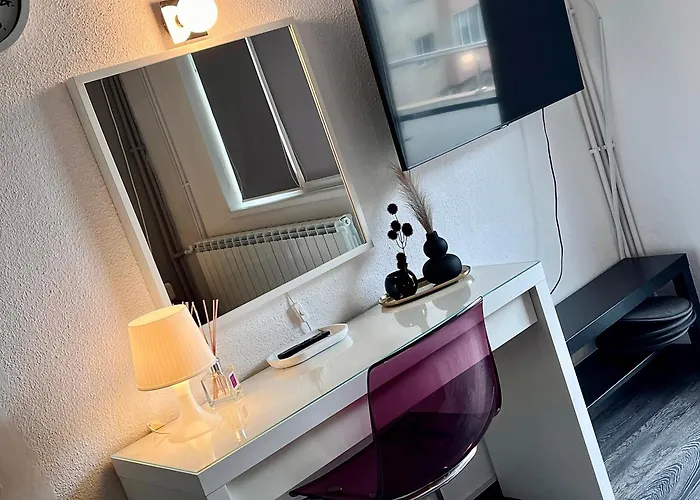 Flh Liberty - 2 Queen Beds, Balcony & Free Parking コンスタンツァ