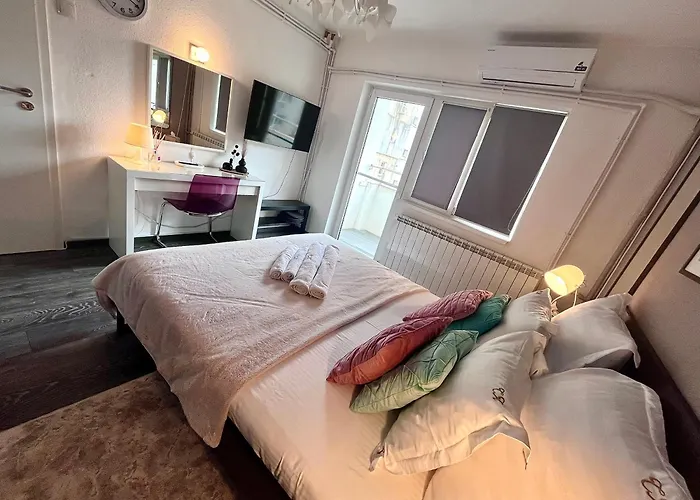 Flh Liberty - 2 Queen Beds, Balcony & Free Parking アパート コンスタンツァ