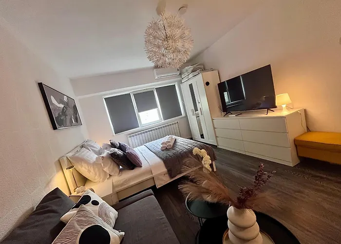 Flh Liberty - 2 Queen Beds, Balcony & Free Parking *