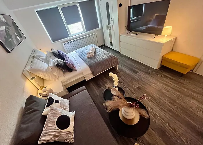 Flh Liberty - 2 Queen Beds, Balcony & Free Parking コンスタンツァ