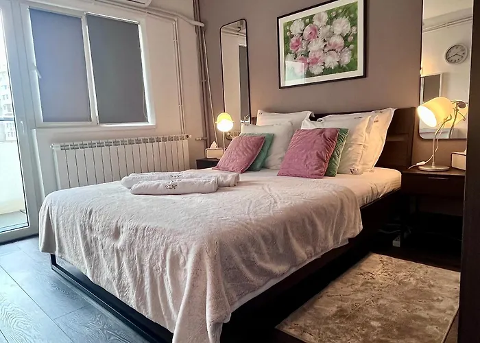 Flh Liberty - 2 Queen Beds, Balcony & Free Parking