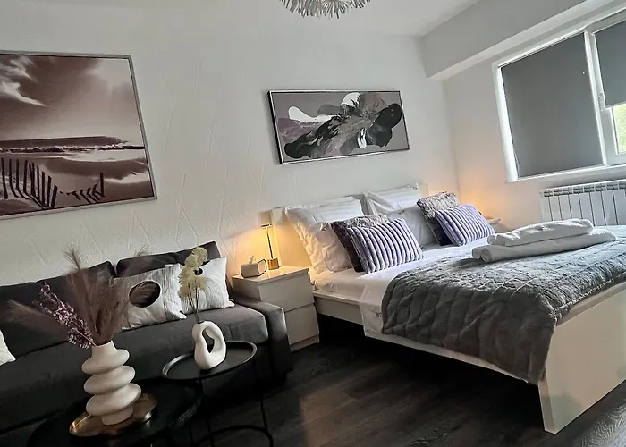 Flh Liberty - 2 Queen Beds, Balcony & Free Parking アパート