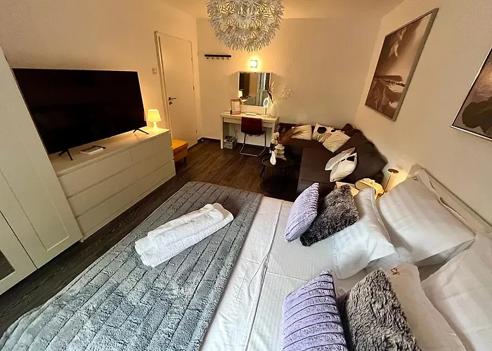 Flh Liberty - 2 Queen Beds, Balcony & Free Parking アパート